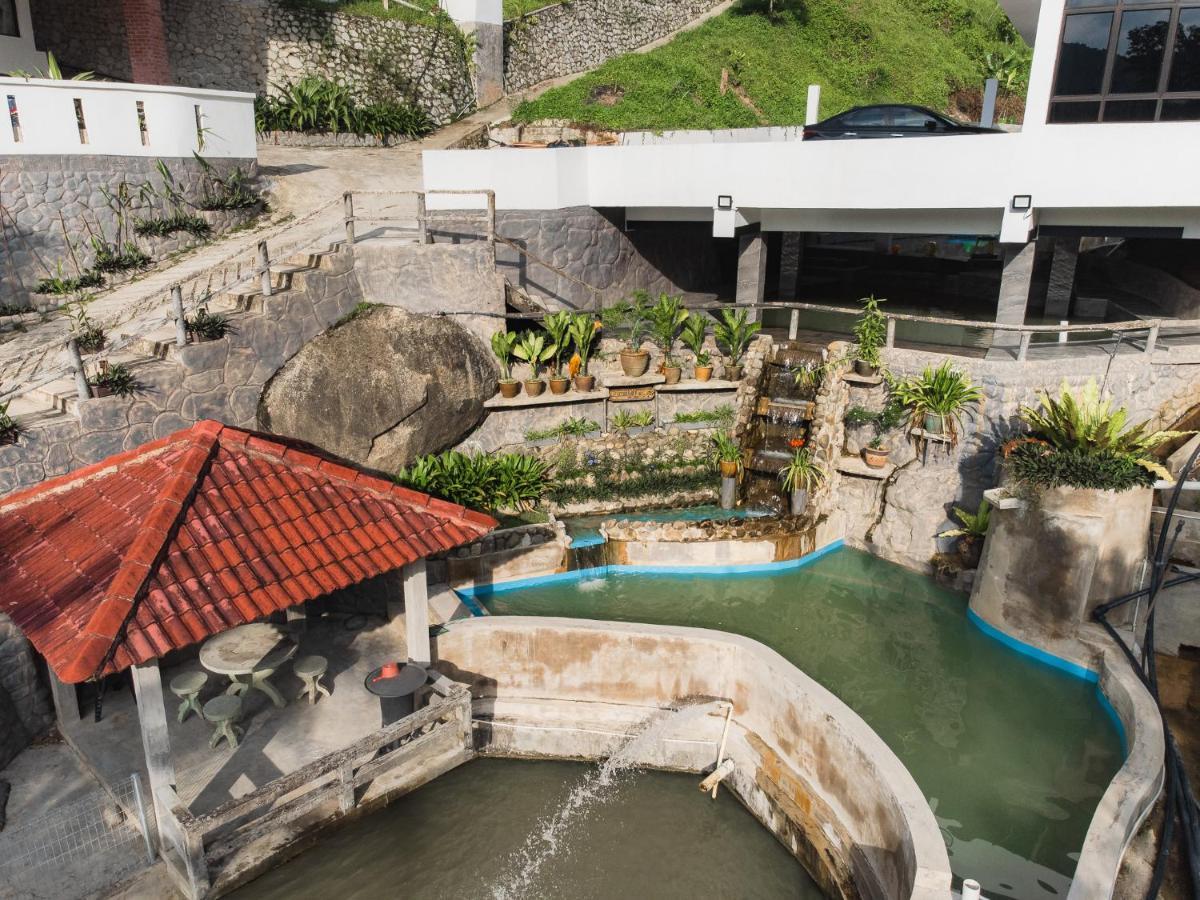 Ellin Forest Karaoke & Pool Resort Bukit Tinggi Bentong Exteriér fotografie
